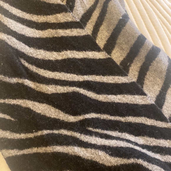 Zebra print scarf - Picture 3 of 3